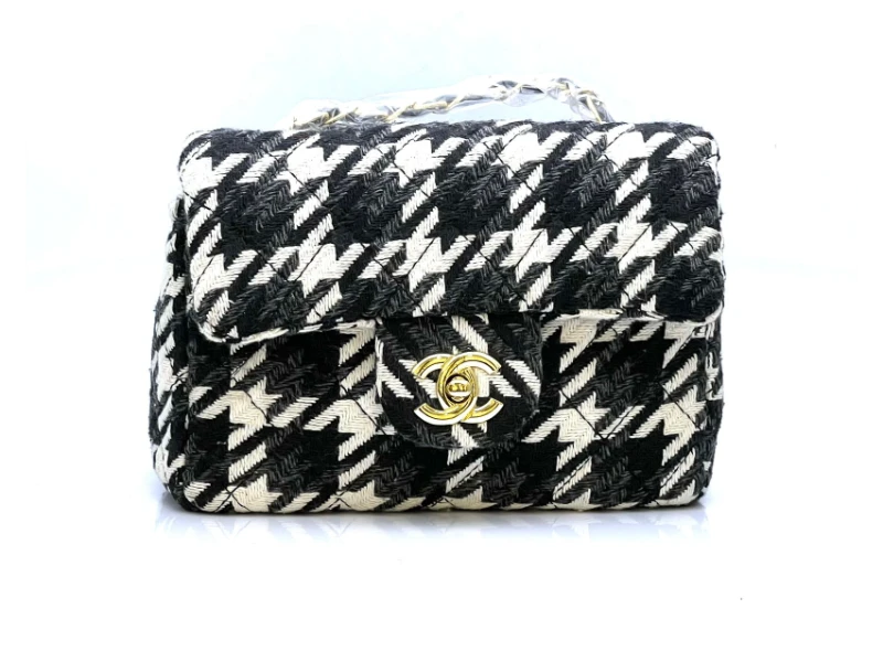 Chanel Mini Ladies Bag White Black Lining Color