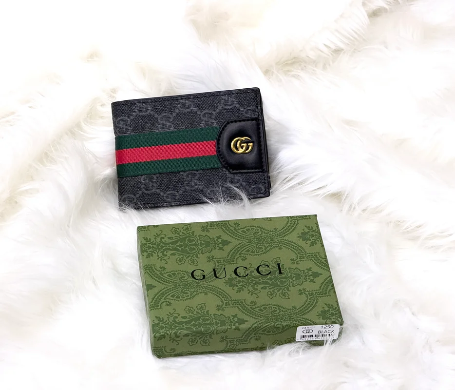 Gucci Black GG logo