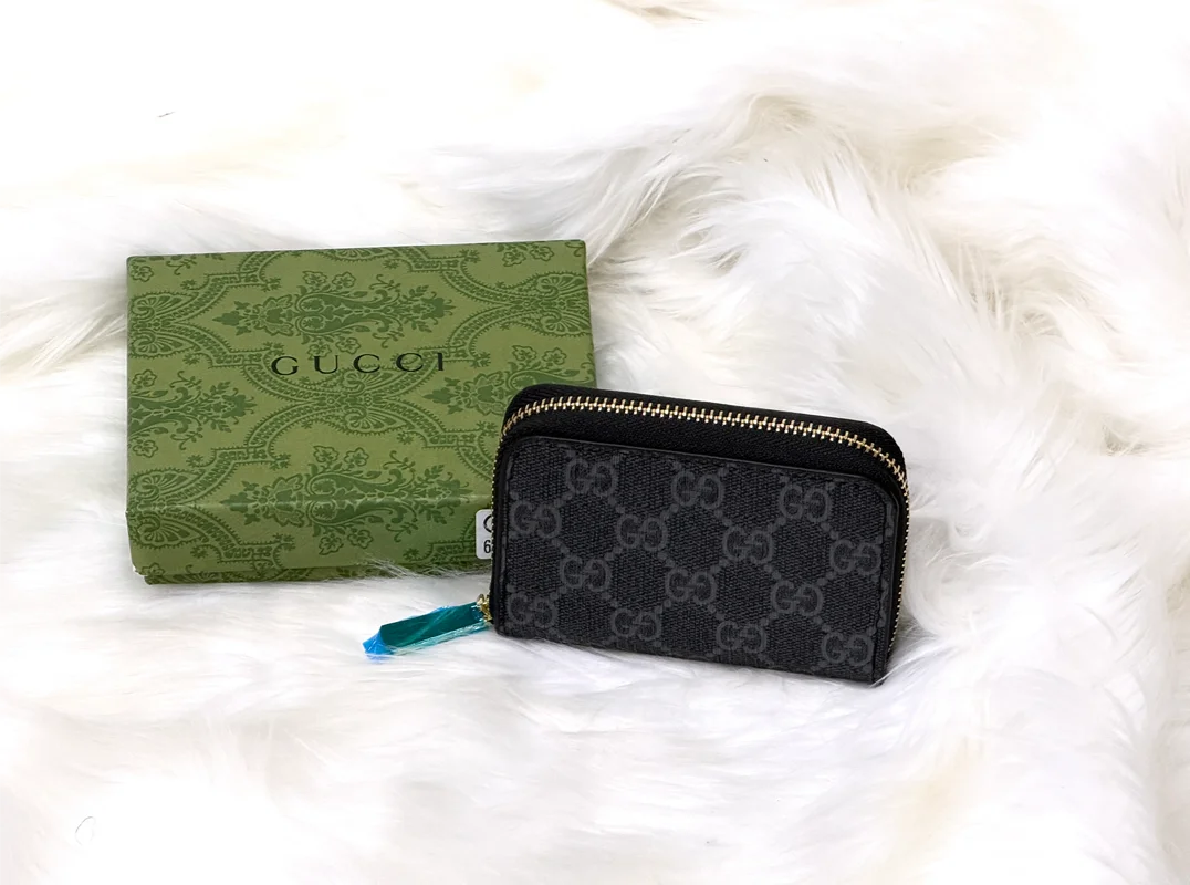 Gucci GG Monogram Style Zip Card Holder – Black