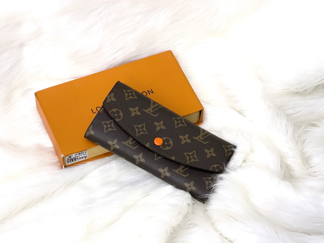 Louis Vuitton Sarah Wallet in Monogram Canvas