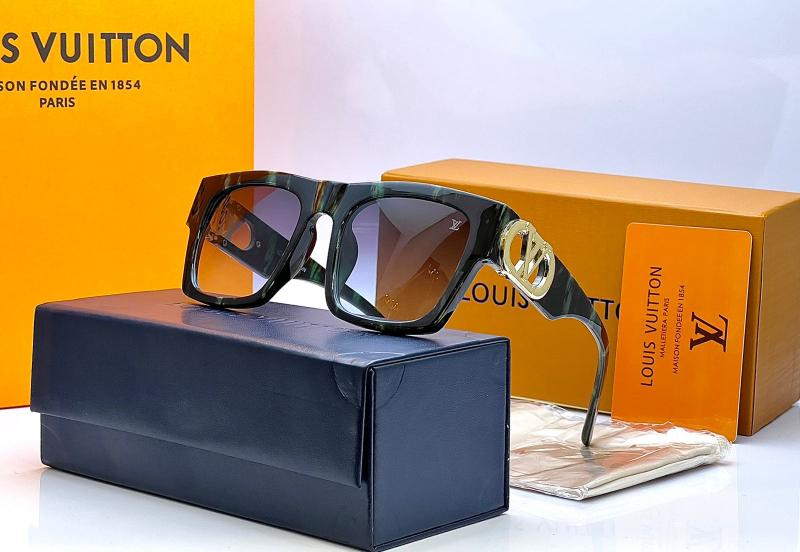 Louis Vuitton Square VS4