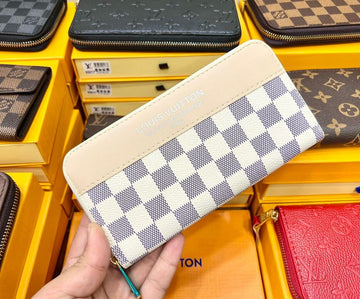 Louis Vuitton Ladies Wallet WL1