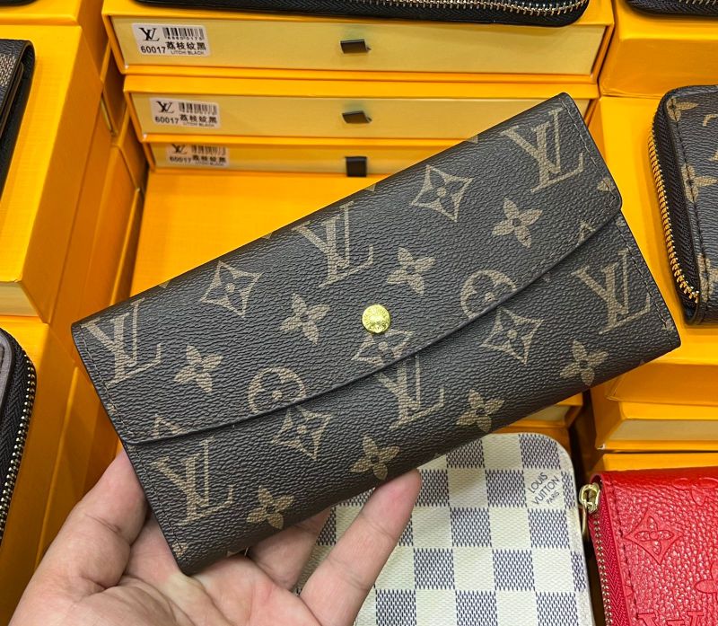 Louis Vuitton Ladies Wallet WL2