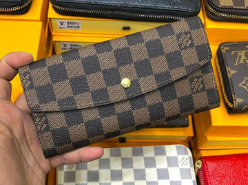 Louis Vuitton Ladies Wallet WL5