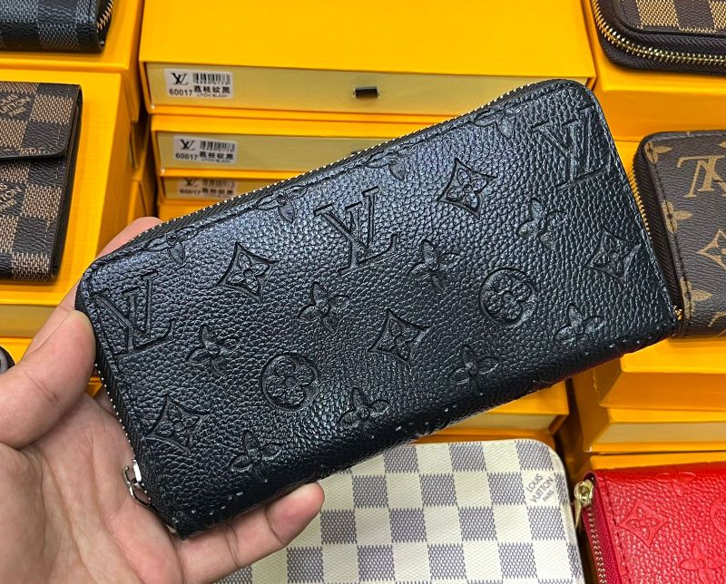 Louis Vuitton Ladies Wallet WL7
